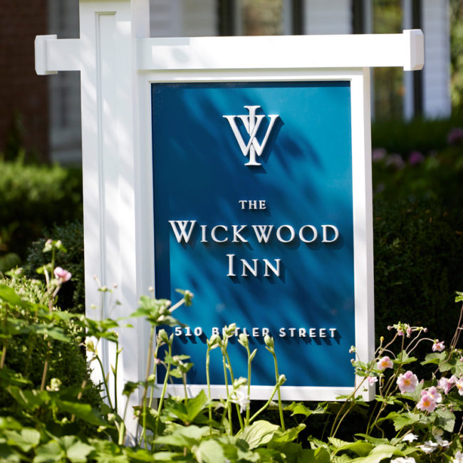 Wickwood Inn Signage