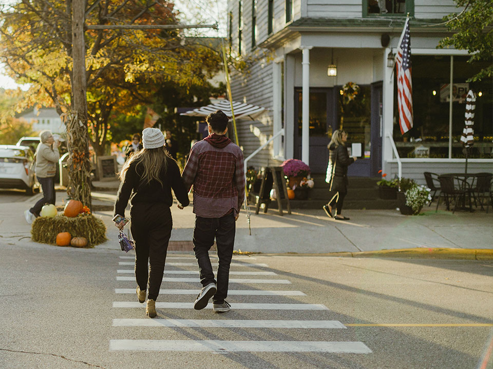 Shopping In Downtown Saugatuck - Wickwood Inn