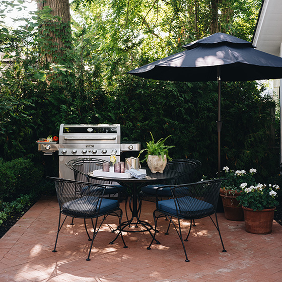 Wickwood Bungalow outdoor terrace - table and grill